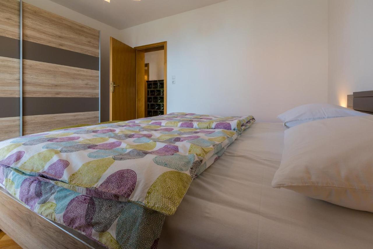 Amila Apartamento Crikvenica Exterior foto